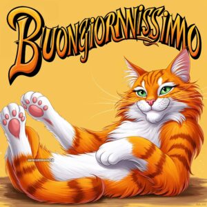 Un grande gatto arancione con occhi verdi è seduto in una posa regale e rilassata. Sopra la scena si legge &quot;Buongiornissimo&quot;.